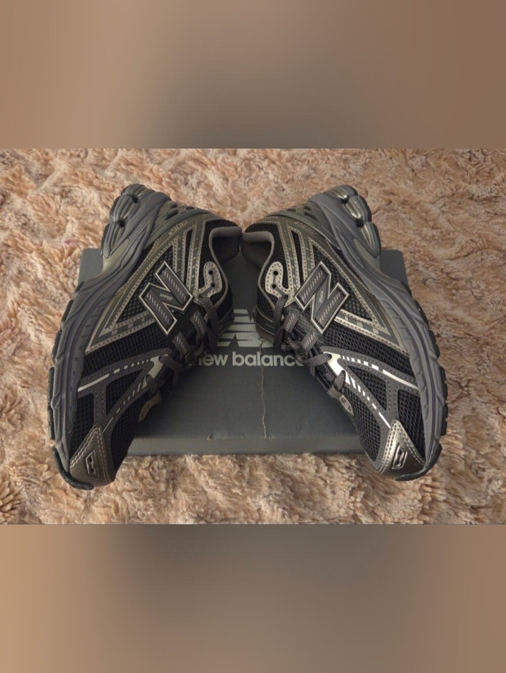 New Balance - Picture 2 of 8